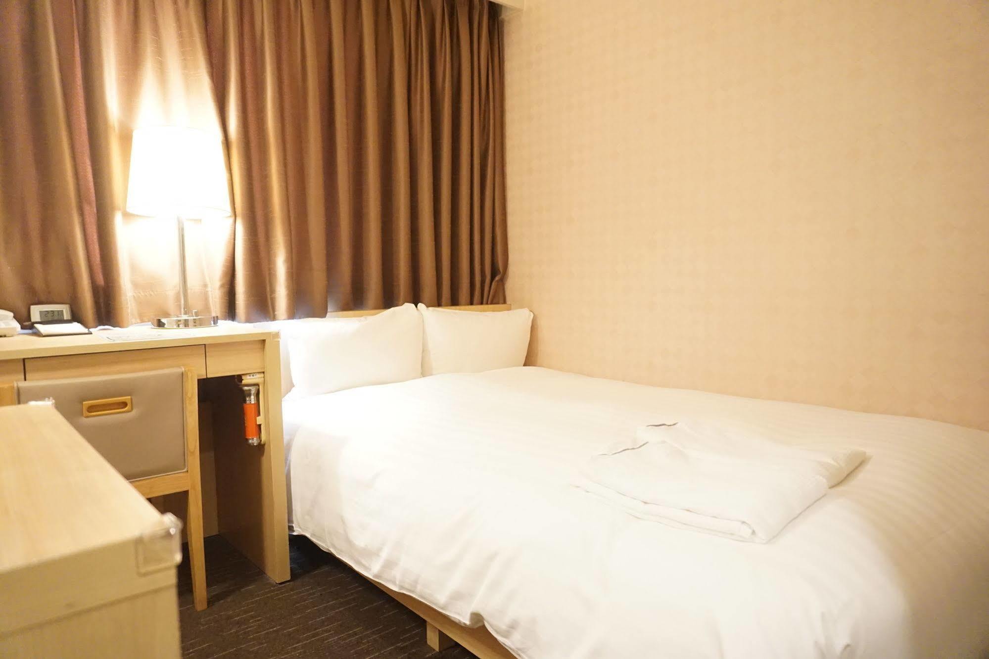 Hotel Sunline Fukuoka Hakata Ekimae Екстер'єр фото